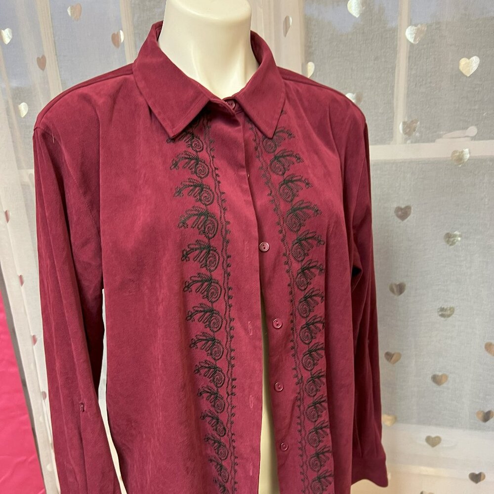#95 Market by Chico's Maroon Button-Up Dress Shirt w Black Accents Size 3 (16)